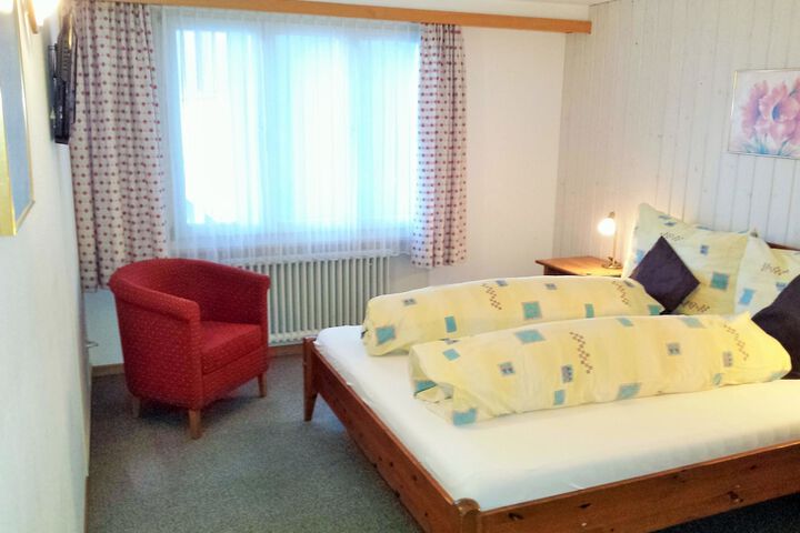 Room 6 of 76