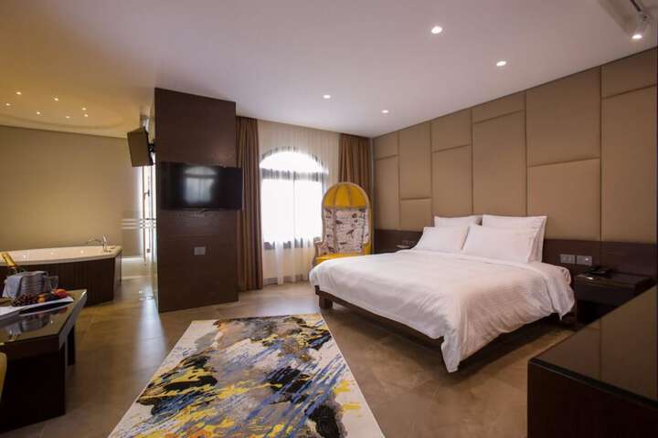 Room 12 of 33