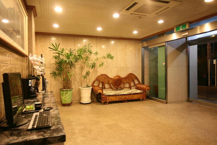 Hotel Interior 4 of 43