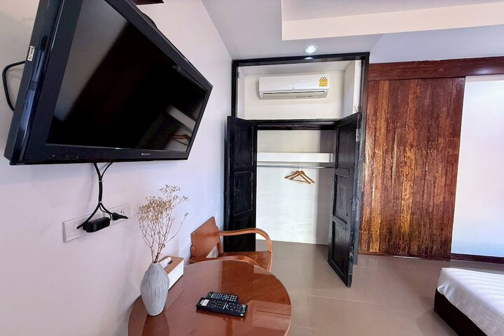 Room 6 of 60