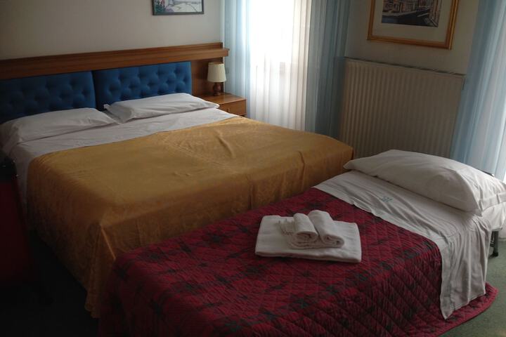 Room 9 of 65