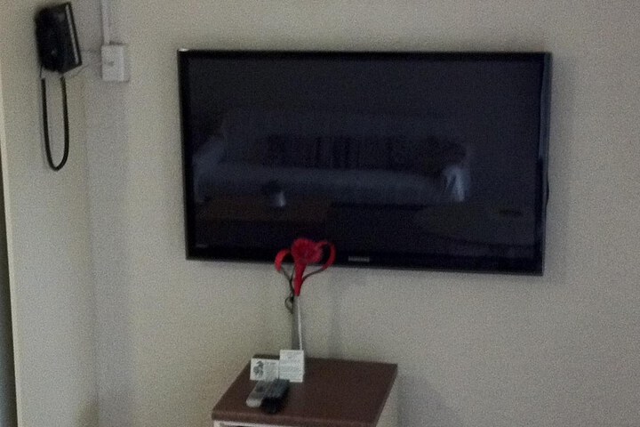 Room 5 of 33