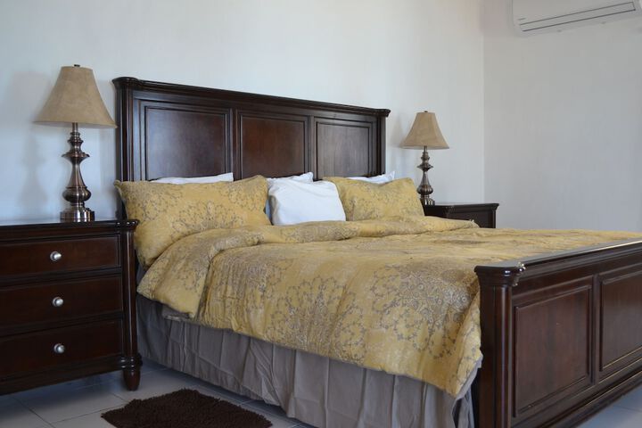 Room 9 of 28