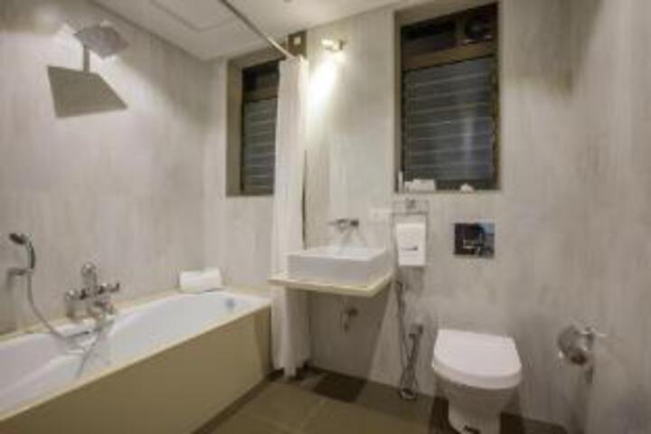 Room 3 of 10