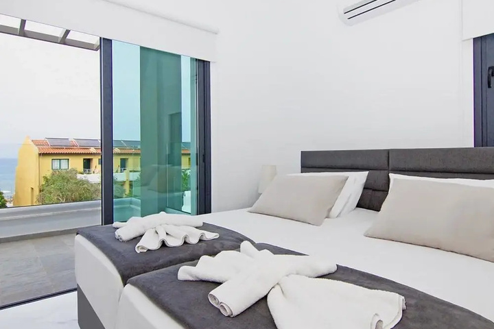 Room 3 of 18