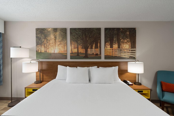 Room 14 of 33