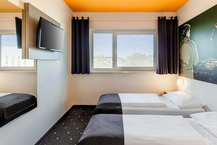 Room 8 of 30