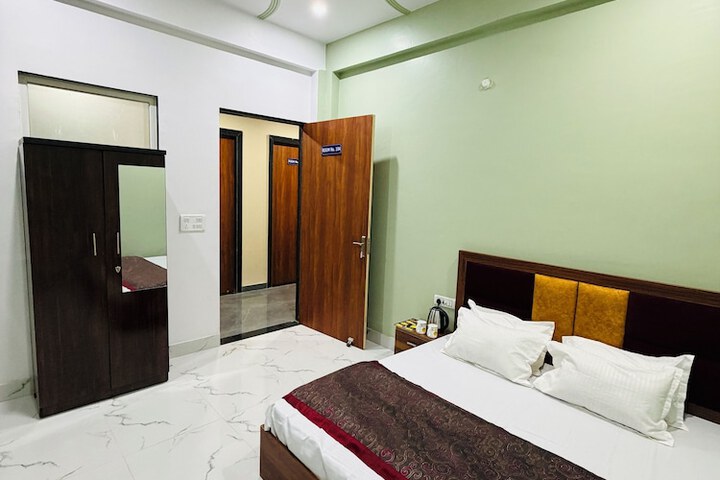 Room 9 of 13