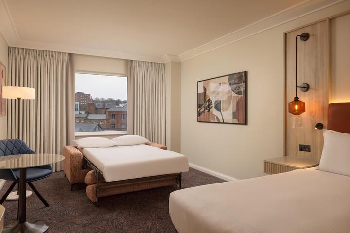 Room 73 of 148