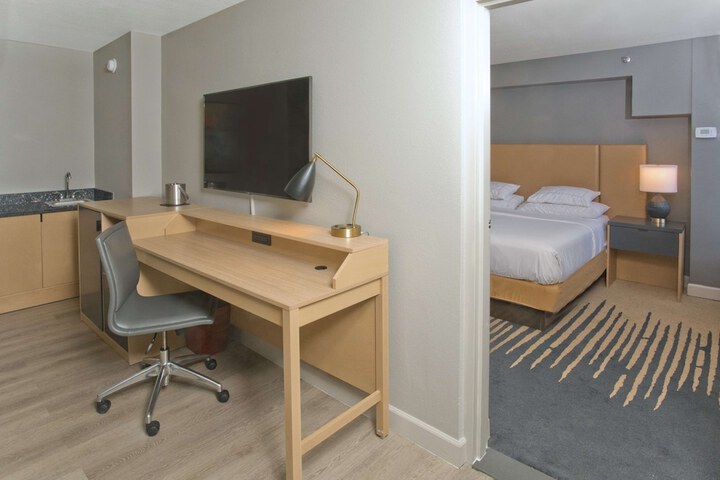 1 King Bed (9 of 22)