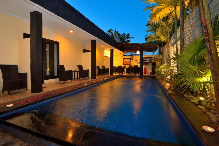 Hotel with Pool