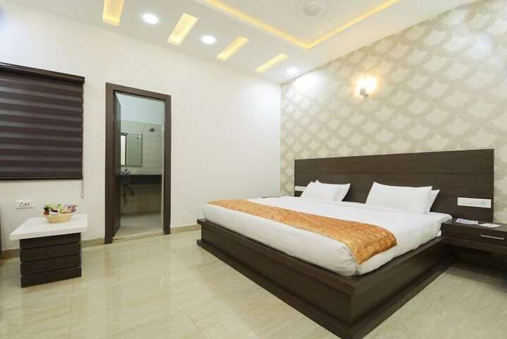 Room 12 of 23