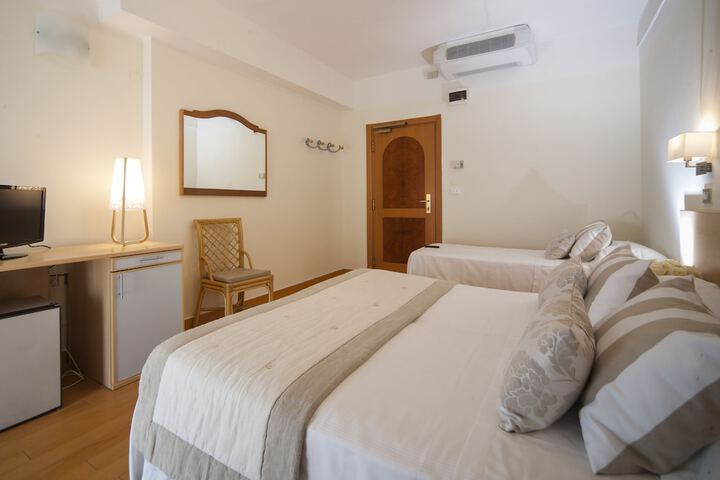 Room 15 of 99
