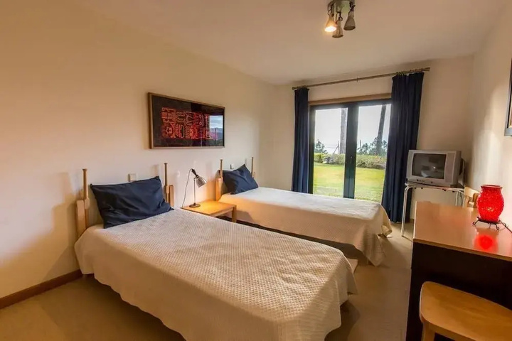 Room 4 of 25