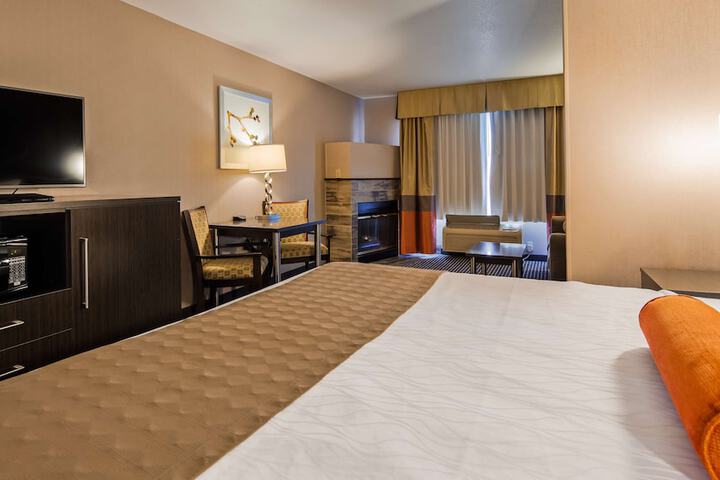 1 King Bed Microwave and Refrigerator WiFi Full Breakfast (15 of 15)