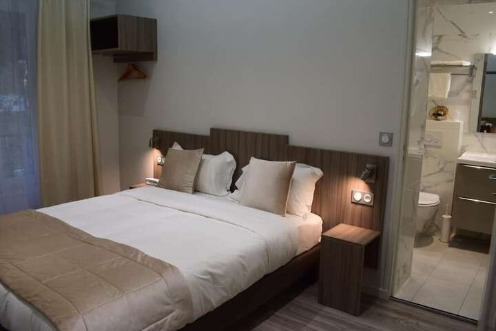 Room 3 of 21