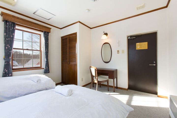 Room 28 of 84