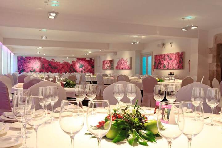 Ballroom/Hall 26 of 44