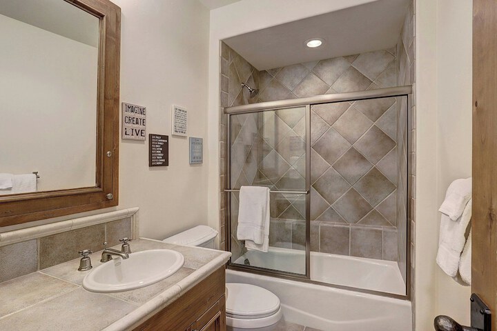 Room 409 of 569