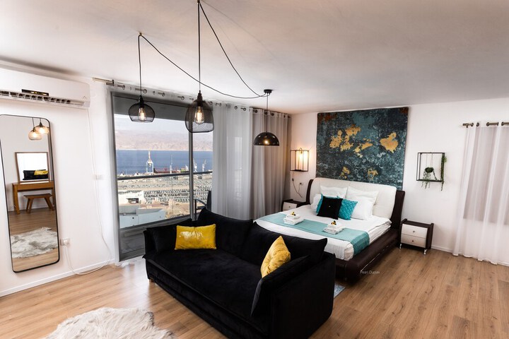 Room 215 of 315