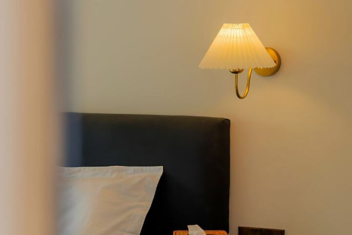 Room 37 of 62