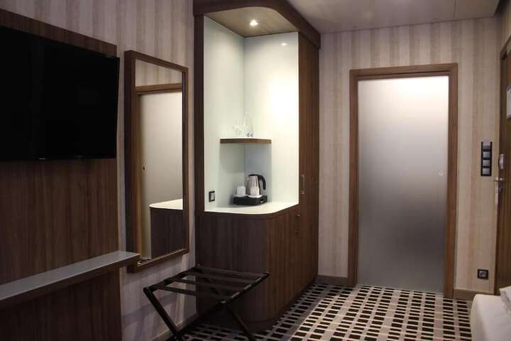 Room 14 of 60