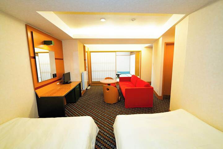 Room 36 of 60