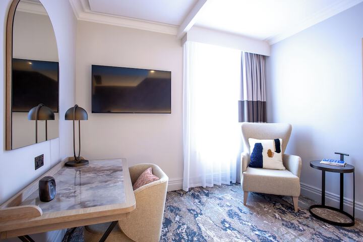 Room 43 of 67