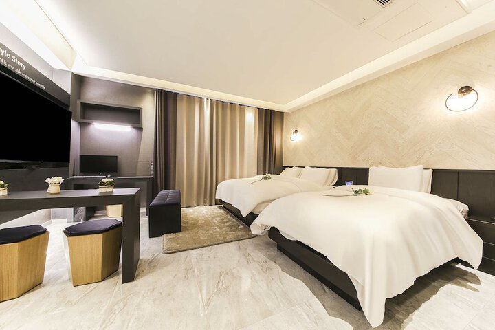 Room 14 of 74