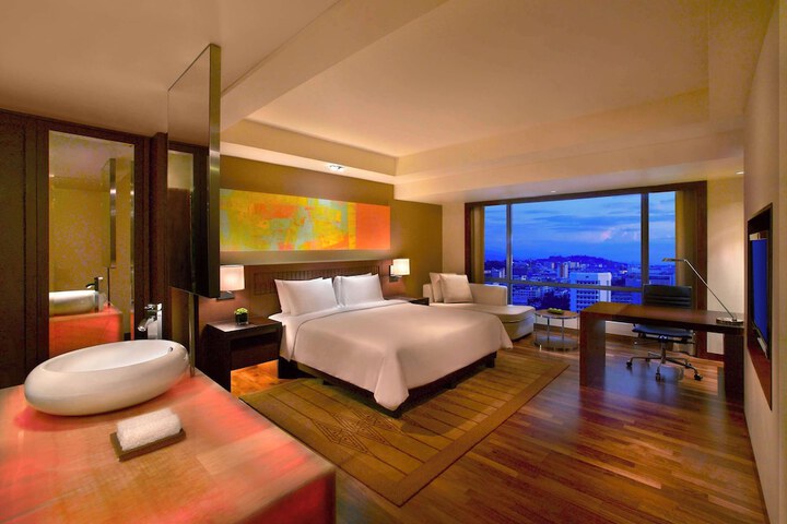 Room 19 of 100