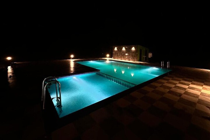 Pool 6 of 8
