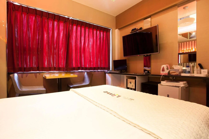 Room 2 of 19