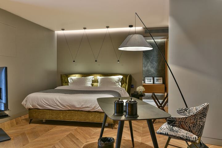 Room 44 of 80