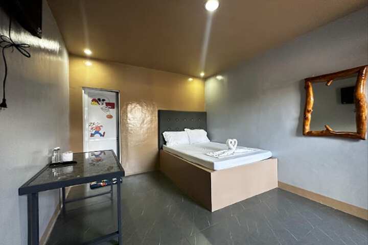 Room 9 of 40