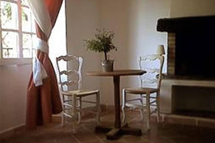 Room 8 of 33