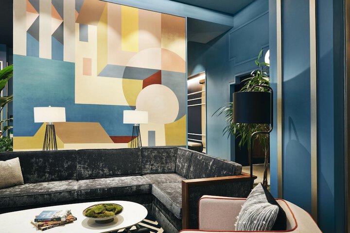 Lobby lounge