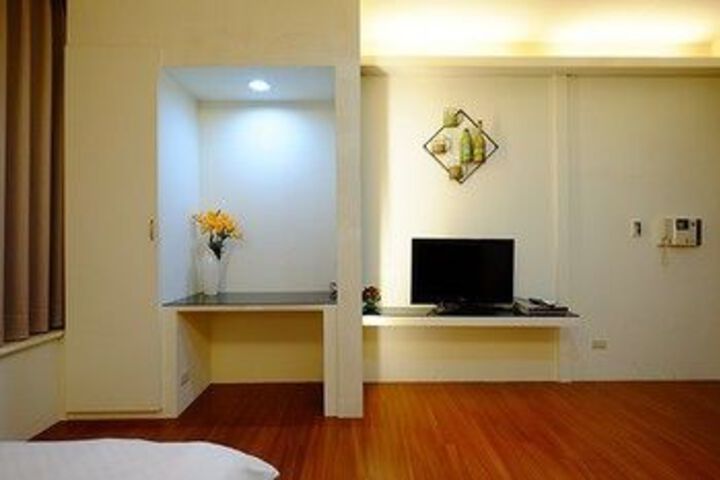 Room 8 of 14