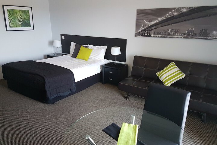 Room 27 of 136