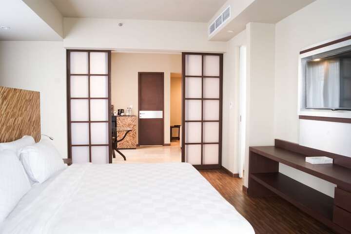 Room 7 of 131