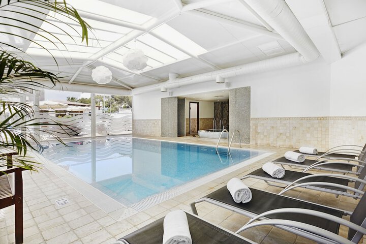 Hotel Pool