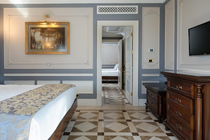 Room 28 of 186