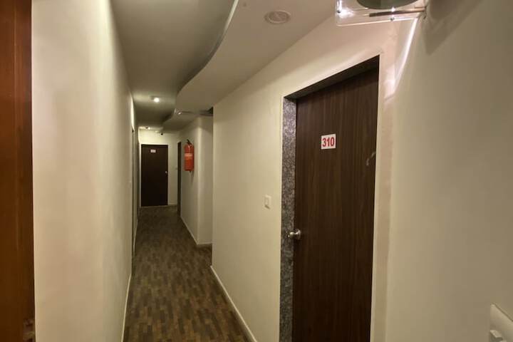 Ballroom/Hall 45 of 52