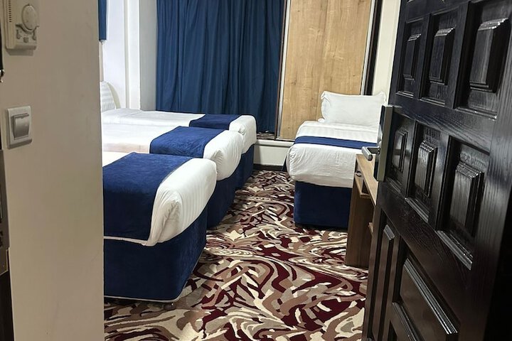 Room 7 of 9