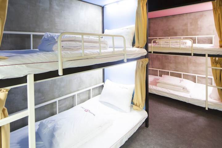 Room 9 of 42