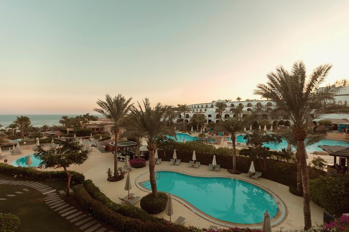 Pool 375 of 420