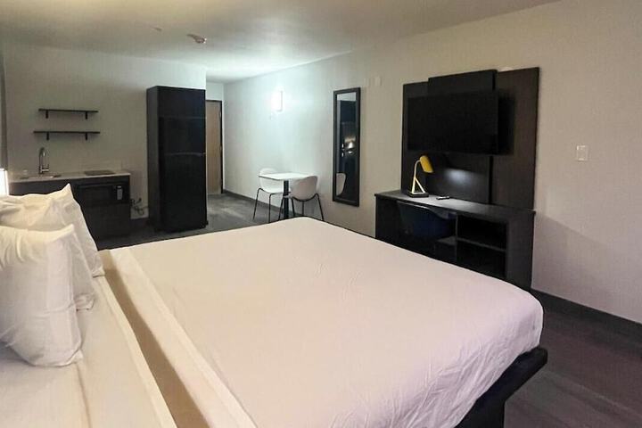 Room 16 of 40