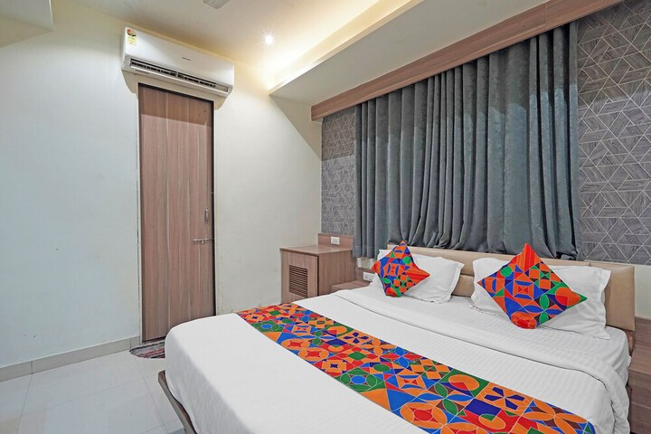 Room 10 of 27