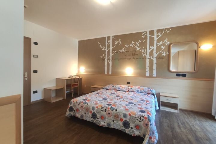 Room 18 of 117