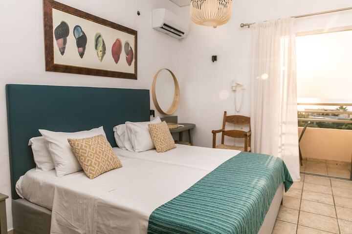 Room 52 of 150