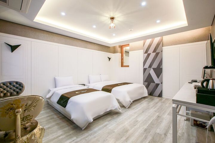 Room 13 of 39